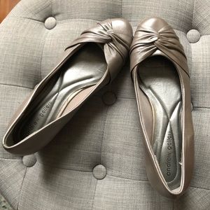 NWOT Andrew Geller metallic wedges size 8
